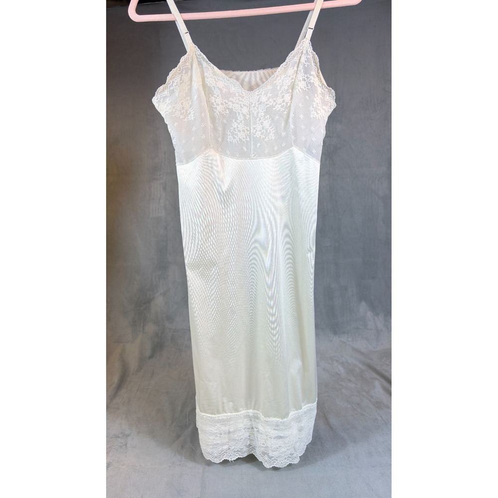 Vtg Vanity Fair Full Slip Womens White Nylon Lace Bodice Double Lace Hem USA 34L